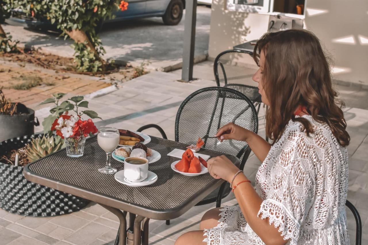 Eleonora Αnissaras Hotel Herszonisszosz Kültér fotó